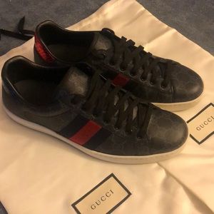 Gucci Low Top GG Supreme Sneaker Black Canvas